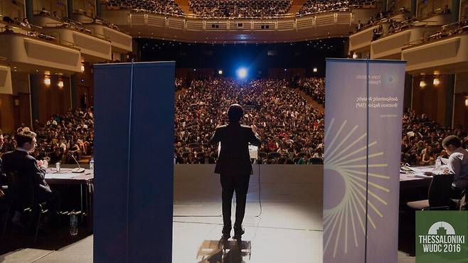 그리스 테살로니키에서 열린 세계대학생토론대회(WUDC) 결승전에 선 서보현 [사진=문학동네]