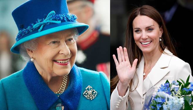故 엘리자베스 여왕(왼쪽)과 케이트 미들턴(오른쪽). 케이트는 故 다이애나 왕세자빈이 사용했던 귀걸이로 알려졌던 찰스 3세 영국 국왕의 대관식 주얼리를 비롯, 중요한 자리마다 故 엘리자베스 여왕의 진주 악세서리를 애용한다. [게티이미지]