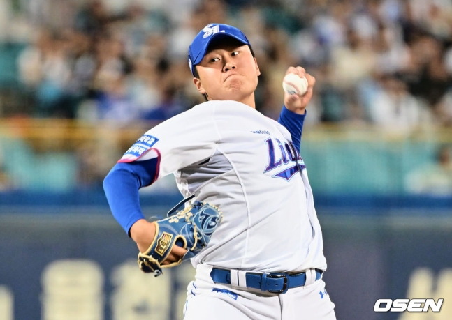 삼성 라이온즈 좌완 이승현이 12일 대구 LG전에서 9회 2사 후 마운드에 올라 역투하고 있다.