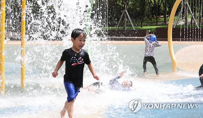 이현공원 어린이 물놀이장 [연합뉴스 자료사진]