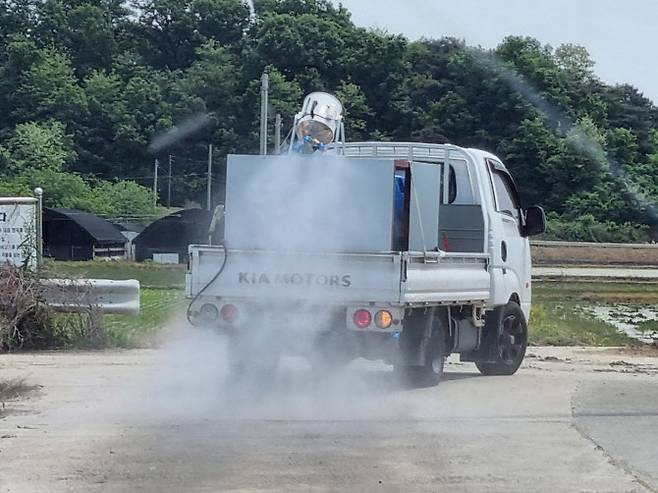 충북 한우 사육농가에서 구제역이 잇따라 발생하면서 방역 당국이 현장 방역에 나서고 있다.(사진=농림축산식품부)