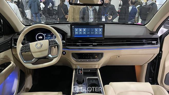 KG 모빌리티 렉스턴 뉴 아레나 실내 모습. 12.3인치 센터페시아 디스플레이가 새롭게 추가됐다. (사진=조재환 기자)