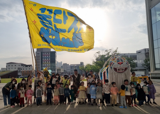 오는 20일, 원도심부터 문화제조창까지 문화꿀잼주의보 발령!_참고사진(꿀단지 프로젝트 - 허니문투어)