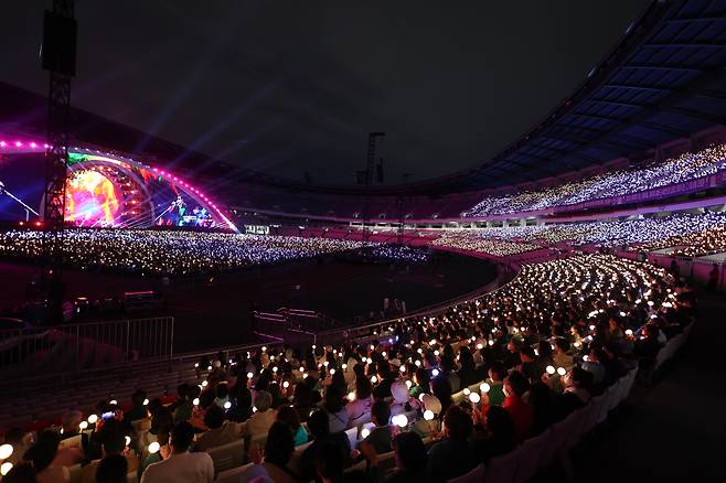 가왕 조용필의 여덟번째 잠실 올림픽주경기장 공연은 그의 55년 역사를 아우르는 무대였다. [인사이트엔터테인먼트 제공]