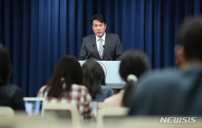 [서울=뉴시스] 전신 기자 = 김태효 국가안보실 1차장이 14일 서울 용산 대통령실 청사에서 윤석열 대통령 G7 정상회의 참석 및 방한 예정 외국 정상 관련 브리핑을 하고 있다. 2023.05.14. photo1006@newsis.com