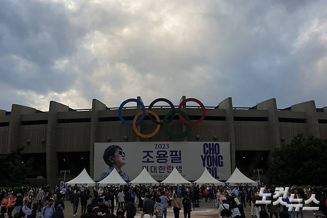 조용필은 2018년 50주년 콘서트 이후 5년 만에 잠실 주경기장에서 단독 콘서트를 열었다. 주경기장에서 공연을 하는 건 이번이 8번째다. 김수정 기자