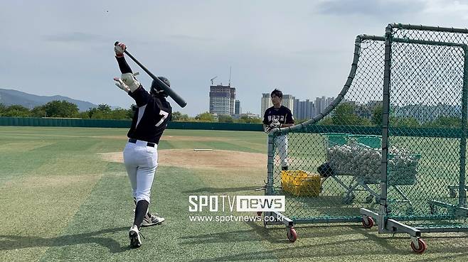 ▲물금고 강도경이 타격 연습 중이다. ⓒ양산, 최민우 기자