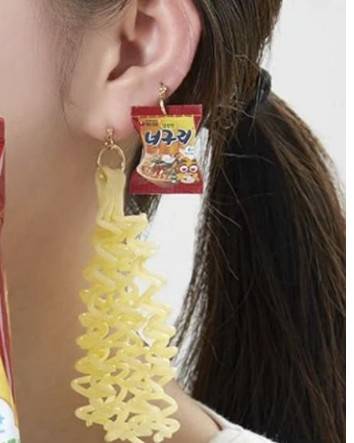 너구리 라면 모양 귀걸이/사진= 온라인 캡처