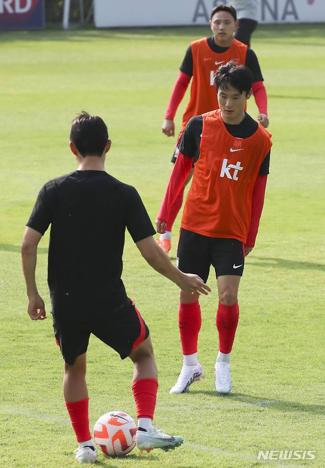 [파주=뉴시스] 김근수 기자 = U-24 항저우 아시안게임 축구대표팀 엄원상이 15일 경기 파주시 축구 국가대표팀 트레이닝센터(NFC)에서 공개훈련을 하고 있다. 2023.05.15. ks@newsis.com