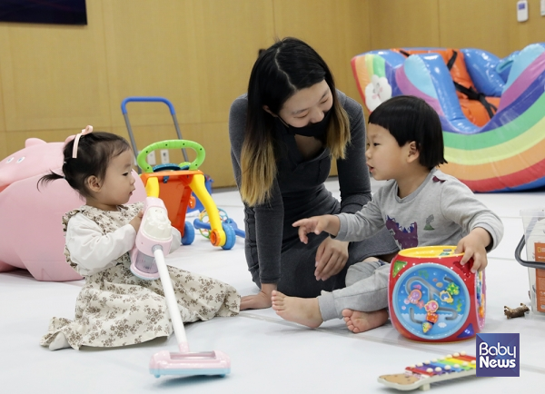 아이사랑 놀이방에서 즐거운 시간을 보내는 아이들. 이효상 기자 ⓒ베이비뉴스