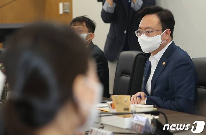 조규홍 보건복지부 장관이 16일 오후 서울 성북구 고려대학교 안암병원에서 열리는 진료지원인력 현장 간담회에 참석해 모두발언을 하고 있다. 2023.5.16/뉴스1 ⓒ News1 김진환 기자