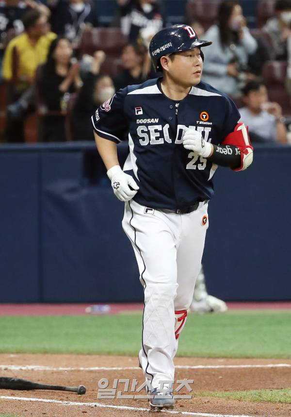 2023 KBO 프로야구 키움히어로즈와 두산베어스의 경기가 16일 오후 서울 고척스카이돔에서 열렸다. 8회초 무사 양의지가 솔로홈런을 치고 1루로 달려나가고 있다. 고척=김민규 기자 mgkim1@edaily.co.kr /2023.05.16/