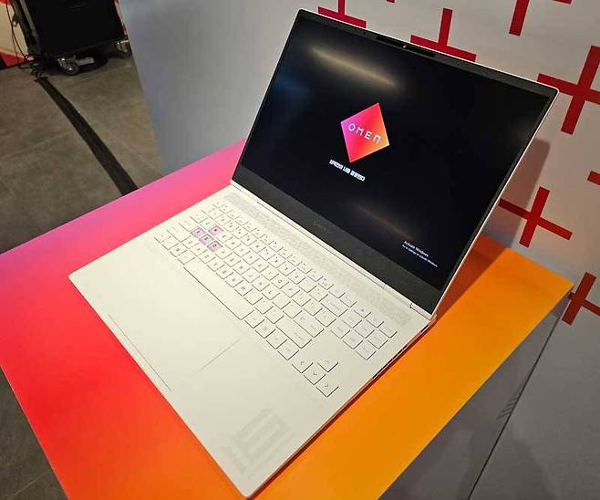 ‘HP 오멘 16 슬림(HP OMEN 16 Slim)’ 세라믹 화이트 모델