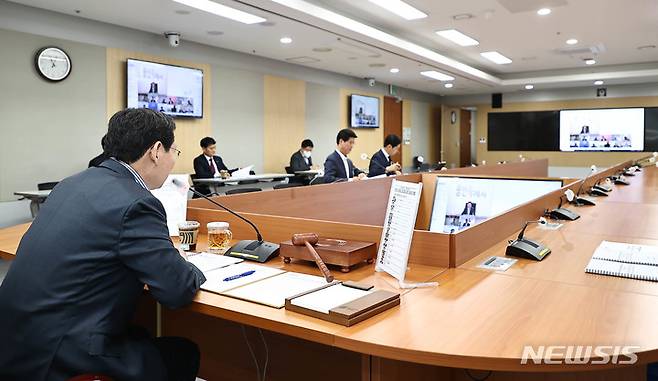 [용인=뉴시스] 전국대도시시장협의회 영상회의 모습