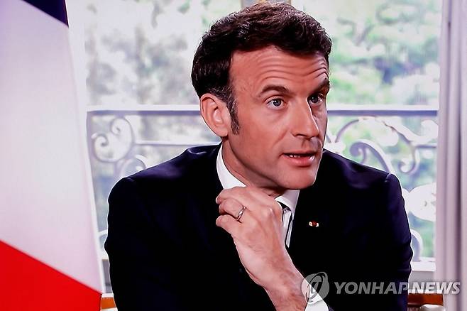 TF1과 인터뷰하는 에마뉘엘 마크롱 프랑스 대통령 [로이터=연합뉴스. 재판매 및 DB 금지]