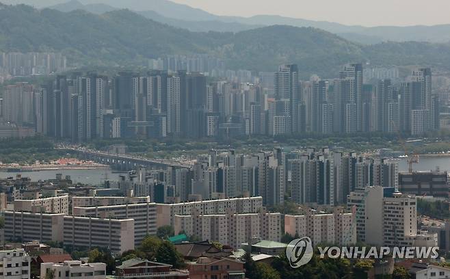 아파트 실거래가 오름세 서울 남산에서 바라본 시내 아파트 단지.
[연합뉴스 자료사진]