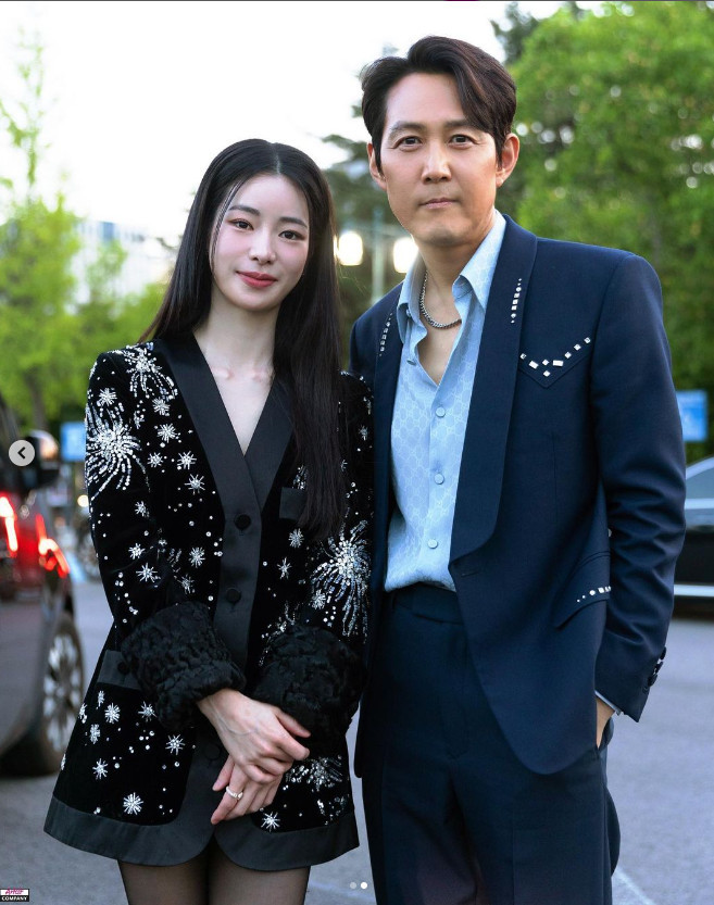 Seoul =) Actor Lim Ji-yeon has released a friendly two-shot with Lee Jung-jae.Lim Ji-yeon posted an article with you and two photos on his instagram on the 17th.The photo was also posted on the official Instagram of the artist company of the two companies, and Lim Ji-yeon is posing with Lee Jung-jae at an overseas luxury brand fashion show held at Gyeongbok Palace on the 16th.Lim Ji-yeon is smiling with both hands gathered next to Lee Jung-jae, and Lee Jung-jae also attracts attention with a smile full of cool suit fashion.In particular, the two are the main characters of the Netflix hit The Gloria and Squid Game.Meanwhile, Lim Ji-yeon will appear on GinnyTVs original Madang House, which will be broadcast on June 19th.The House with Madang is a suspense thriller based on the best-selling novel of the same name. It is a suspense thriller where two Dominatrix who lived a completely different life due to the suspicious smell in the back Madang meet. Lim Ji-yeon plays the role of Domestic violence Victims in the play and cooperates with Kim Tae-hee.