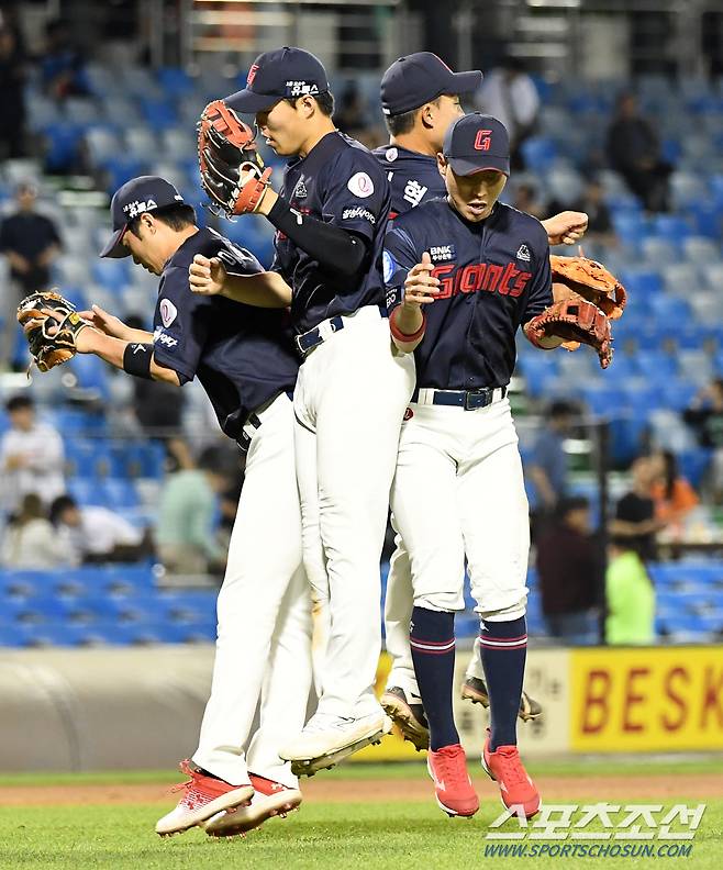 단독 1위 롯데 자이언츠 '진격의 거인'