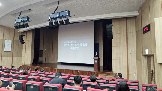 충남경찰청은 17일 본청 대강당에서 도경찰청과 시·군 15개 경찰서 수사·형사, 학교 전담 경찰관 등 실무자 100여 명이 참석한 가운데 마약류 범죄 척결을 위해 전문가를 초청해 특별강연을 개최했다