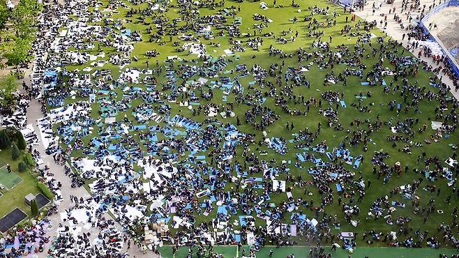 민주노총 건설노조가 17일 서울 중구 서울광장에서 노조 탄압 규탄 1박 2일 상경 투쟁을 하고 있다. 뉴시스