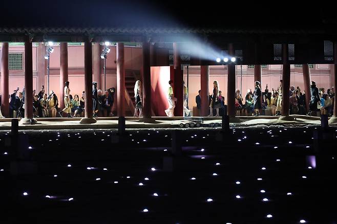 Gucci showcased its 2024 cruise collection in front of Geunjeongjeon, the main hall of Gyeongbokgung in Seoul, Tuesday. (Joint Press Corp.)