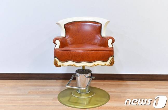 전직 대통령 전두환씨가 사용하던 이발 의자./사진=뉴스1