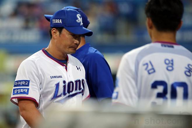 오승환이 투구를 마치고 더그아웃으로 향하고 있다. /사진=삼성 라이온즈