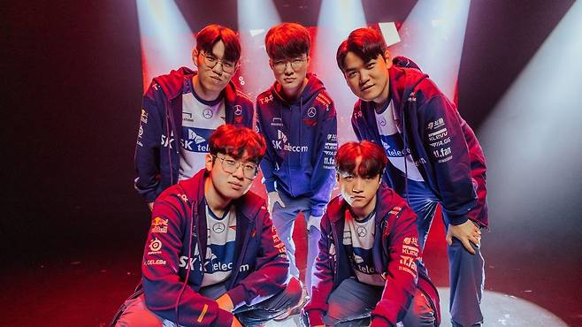 사진=LoL Esports 공식 SNS, T1 선수단