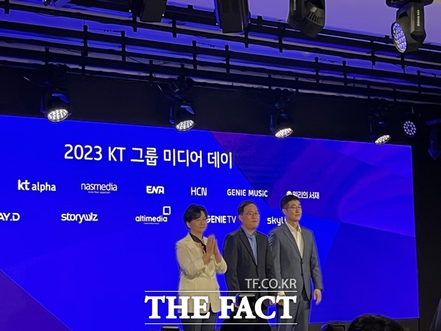 KT는 KT스튜디오지니, ENA와 18일 오전 서울 동대문구 노보텔에서 'KT그룹 미디어데이'를 개최했다. 사진 속 인물은 김철연 KT스튜디오지니 대표(왼쪽부터), 강국현 KT 커스터머부문장 사장, 윤용필 ENA 대표. /최문정 기자