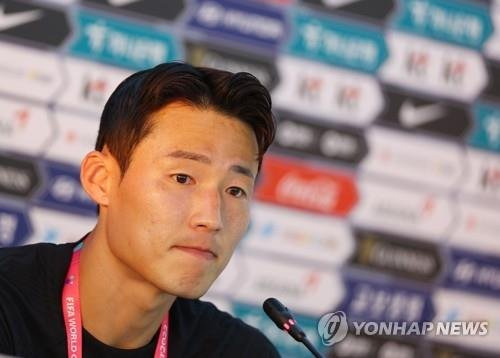 중국 프로축구 산둥 타이산에서 뛰고 있는 한국 남자 축구 국가대표 미드필더 손준호가 구금 상태에서     중국 경찰 당국의 조사를 받는 것으로 파악됐다.  연합뉴스