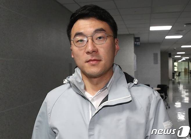 가상자산(암호화폐) 이상 거래 의혹 논란에 자진탈당을 선언한 김남국 더불어민주당 의원이 14일 오전 서울 여의도 국회 의원회관 의원실로 출근하고 있다.  2023.5.14/뉴스1 ⓒ News1 임세영 기자