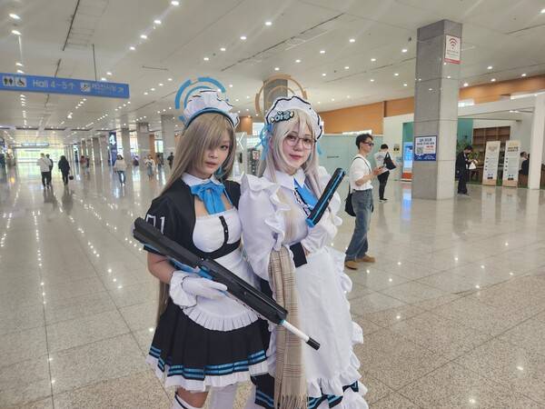 - 밀레니엄 C&C 아스나(좌)와 아카네