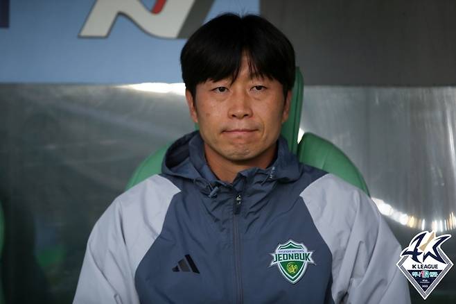팀의 안정을 이끄는 김두현 감독대행. 제공 | 한국프로축구연맹