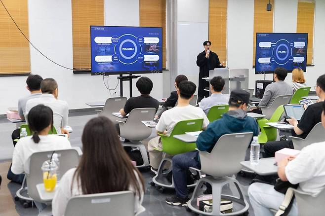 마이쿠키디어 김남현 대표는 초기 단계에서 메이커스페이스를 적극 활용하고, 수요가 있는 제품을 제조할 것을 권장했다. 출처=IT동아