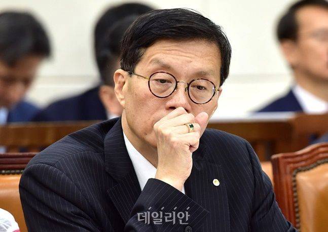 이창용 한국은행 총재가 22일 국회에서 열린 기획재정위원회 전체회의에서 의원 질의를 듣고 있다.ⓒ데일리안 박항구 기자
