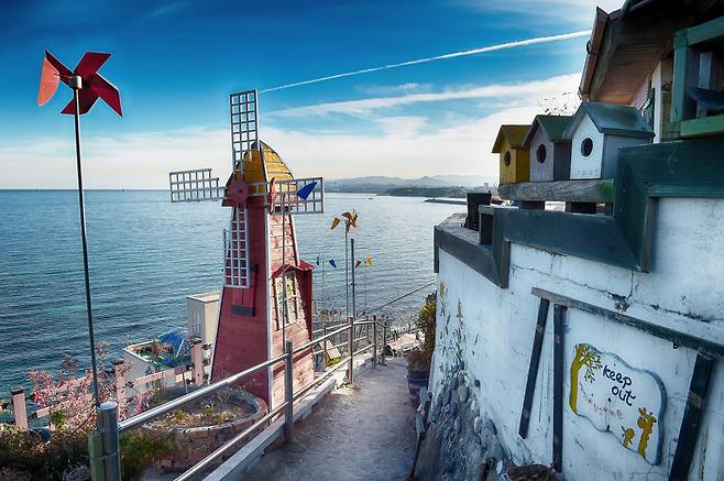 강소형 잠재관광지에서 멋지게 졸업하고, 이젠 글로벌 여행지가 된 동해시 논골담길