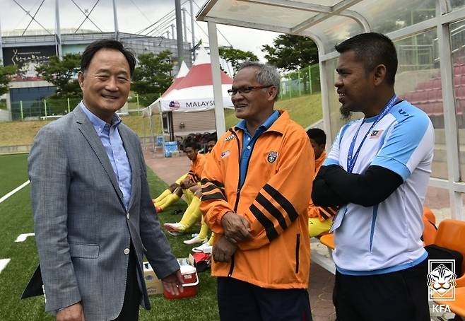 [서울=뉴시스]KFA 축구사랑나눔재단 이사장에 김호곤 전 수원FC 단장. (사진=KFA 축구사랑나눔재단 제공)