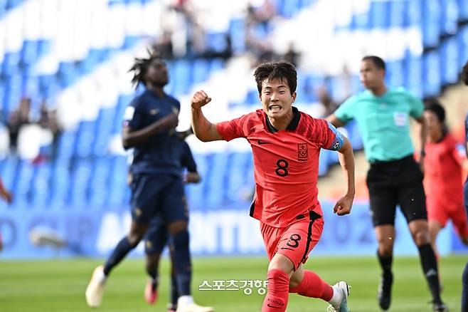 이승원이 23일 아르헨티나 멘도사 스타디움에서 열린 2023 FIFA U-20 월드컵 조별리그 1차전 프랑스와의 경기에서 득점한 뒤 세리머니를 하고 있다. 대한축구협회 제공