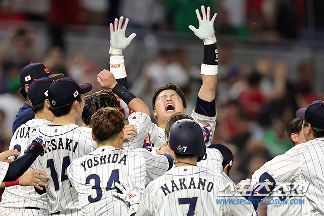 멕시코와 WBC 4강전 9회말 끝내기 안타를 때린 무라카미. 사진출처=일본야구대표팀 홈페이지