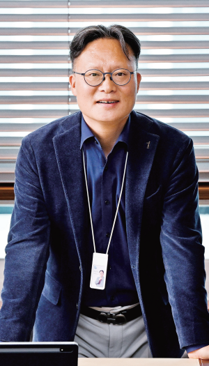 차성근 대표이사가 경기일보와의 인터뷰에서 ESG 등 아이비네트웍스의 중점 경영방식 및 사업을 설명하고 있다. 윤원규기자