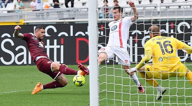 ▲ 아스널은 물론 나폴리, AC밀란이 안토니오 사나브리아에게 관심을 표현하고 있다. ⓒ연합뉴스/AP