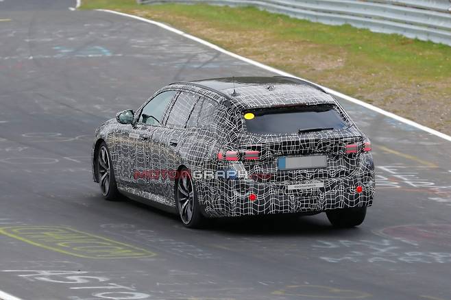 BMW i5 투어링 시험주행차량 (사진제공 : Baldauf)