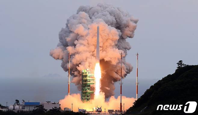 한국형 우주발사체 누리호(KSLV-Ⅱ)가 25일 오후 전남 고흥군 나로우주센터에서 발사되고 있다. 누리호는 2021년 10월21일 1차, 2022년 6월21일 2차 발사가 이뤄졌다. (한국항공우주연구원 제공) 2023.5.25/뉴스1 ⓒ News1 이재명 기자