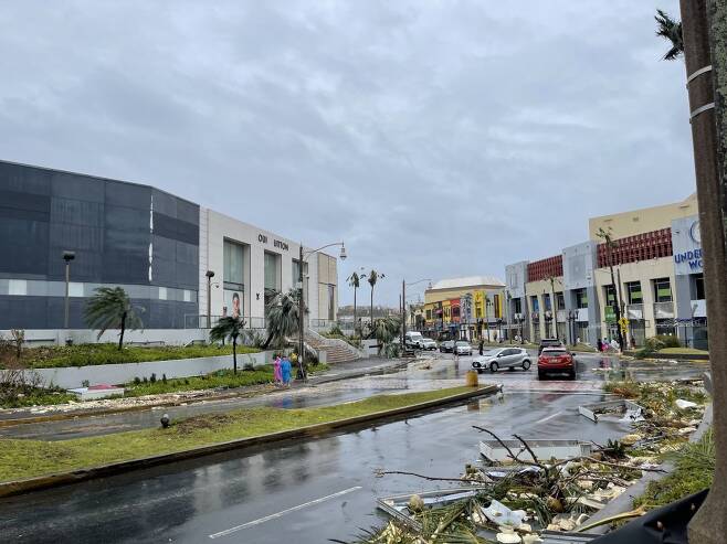 괌에 ‘슈퍼 태풍’ 마와르가 강타한 모습. 독자 제공