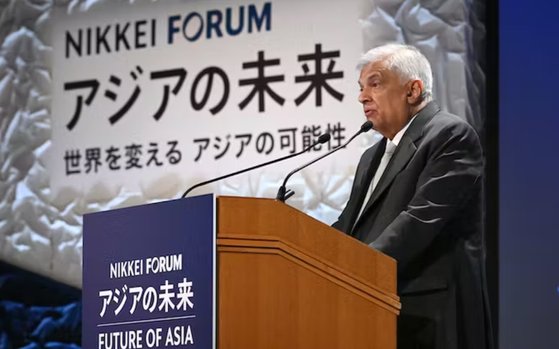 라닐 위크레마싱헤 스리랑카 대통령이 25일 일본 도쿄 데이코쿠 호텔에서 열린 '아시아의 미래' 국제 컨퍼런스에서 연설하고 있다. 사진 니혼게이자이신문