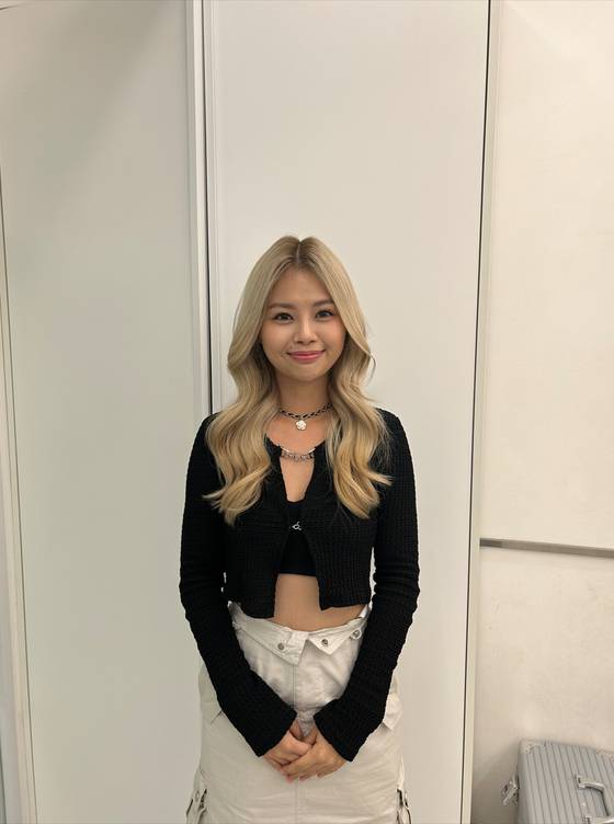 Merrie Tew after her hair and makeup was done [SHIN MIN-HEE]