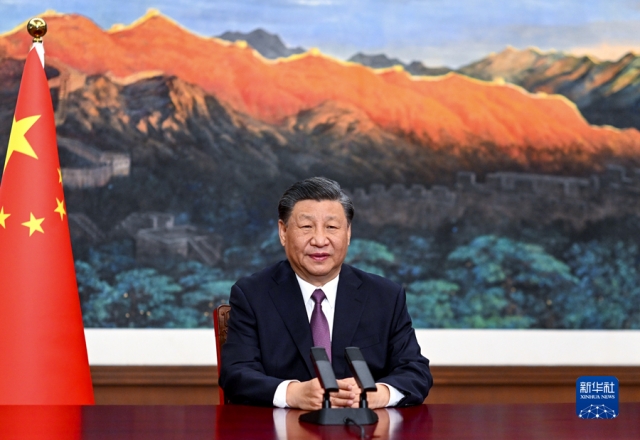 시진핑 중국 국가주석이 24일 옛 소련권 국가들의 경제 협력체인 유라시아경제연합(EAEU) 포럼 개막식에 화상으로 참석해 인사말을 하고 있다. 신화통신 홈페이지
