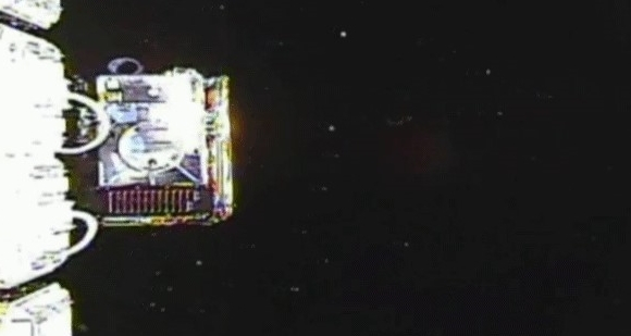 누리호 3단부에 실린 '차세대 소형위성 2호'가 발사 13분여 뒤 우주 공간에서 분리되고 있는 모습. / 영상=한국항공우주연구원