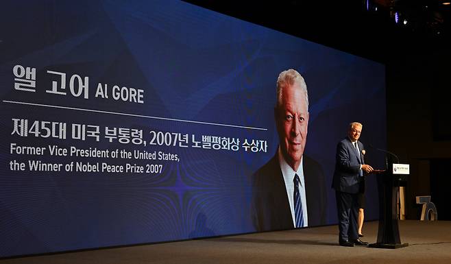 앨 고어(Al Gore) 전 미국 부통령이 24일 오후 서울 신라호텔 다이너스티홀에서 열린 ‘헤럴드 창사 70주년 기념 포럼 한미동맹 70, 얼라이언스 플러스(Alliance Plus)’에서 기조연설을 하고 있다. 임세준 기자