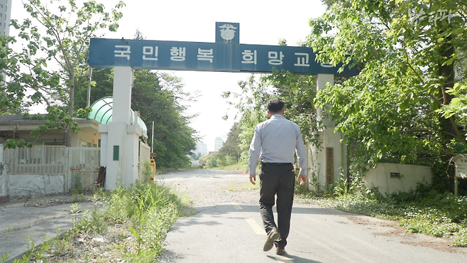옛 광주교도소를 찾은 김귀삼 씨. 1980년 5월 당시, 공수특전여단 중사였던 김 씨는 명령에 따라 광주에 출동했다. 광주는 그의 고향이었다.  